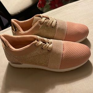 Brand new Qupid size 9 blush with sparkles some area